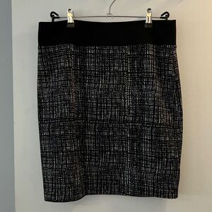 Chic Black and White Pencil Skirt